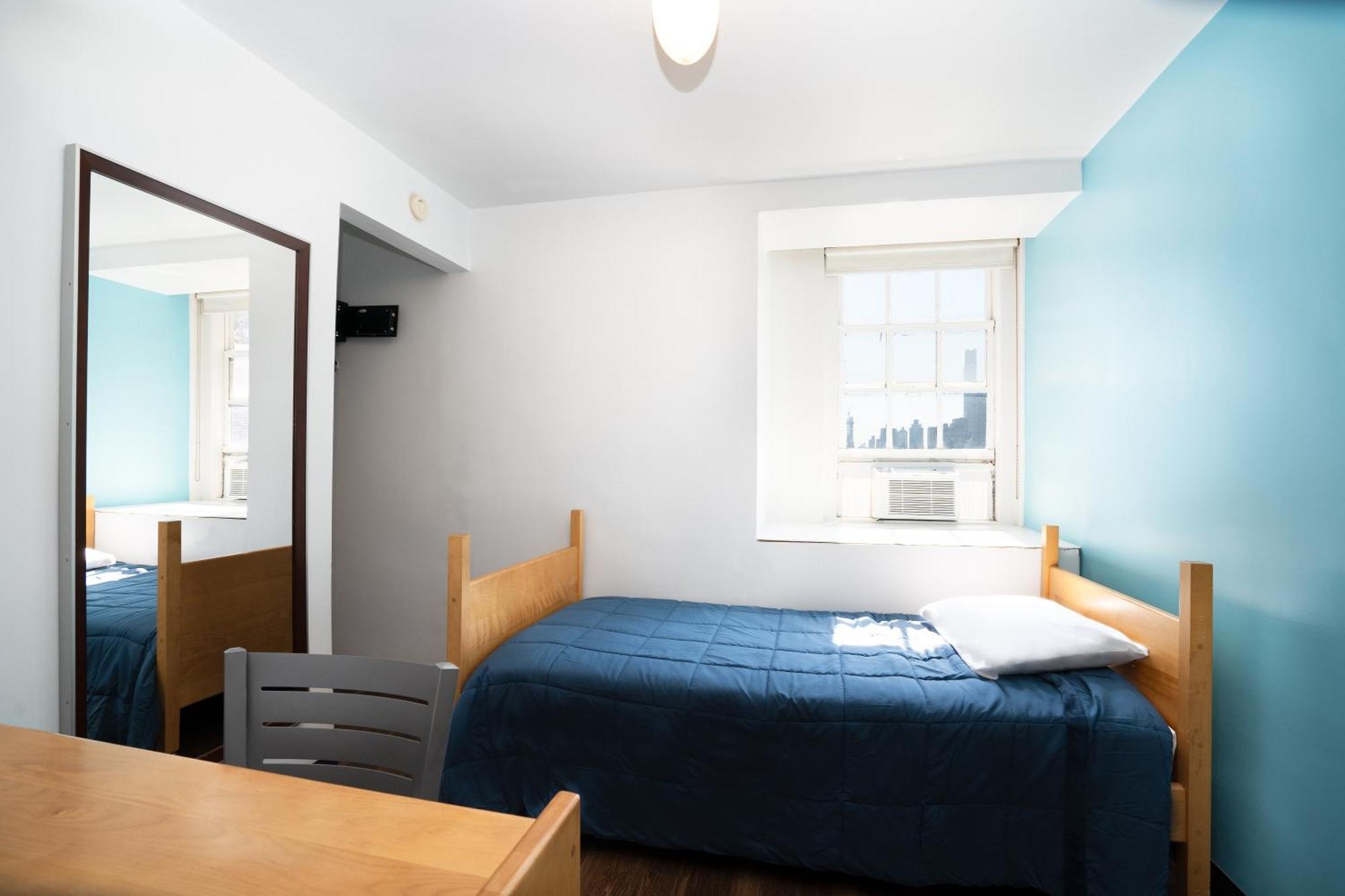 Private Deluxe Single Room Park View Semi-Private Bathroom,1518877765:JPEG